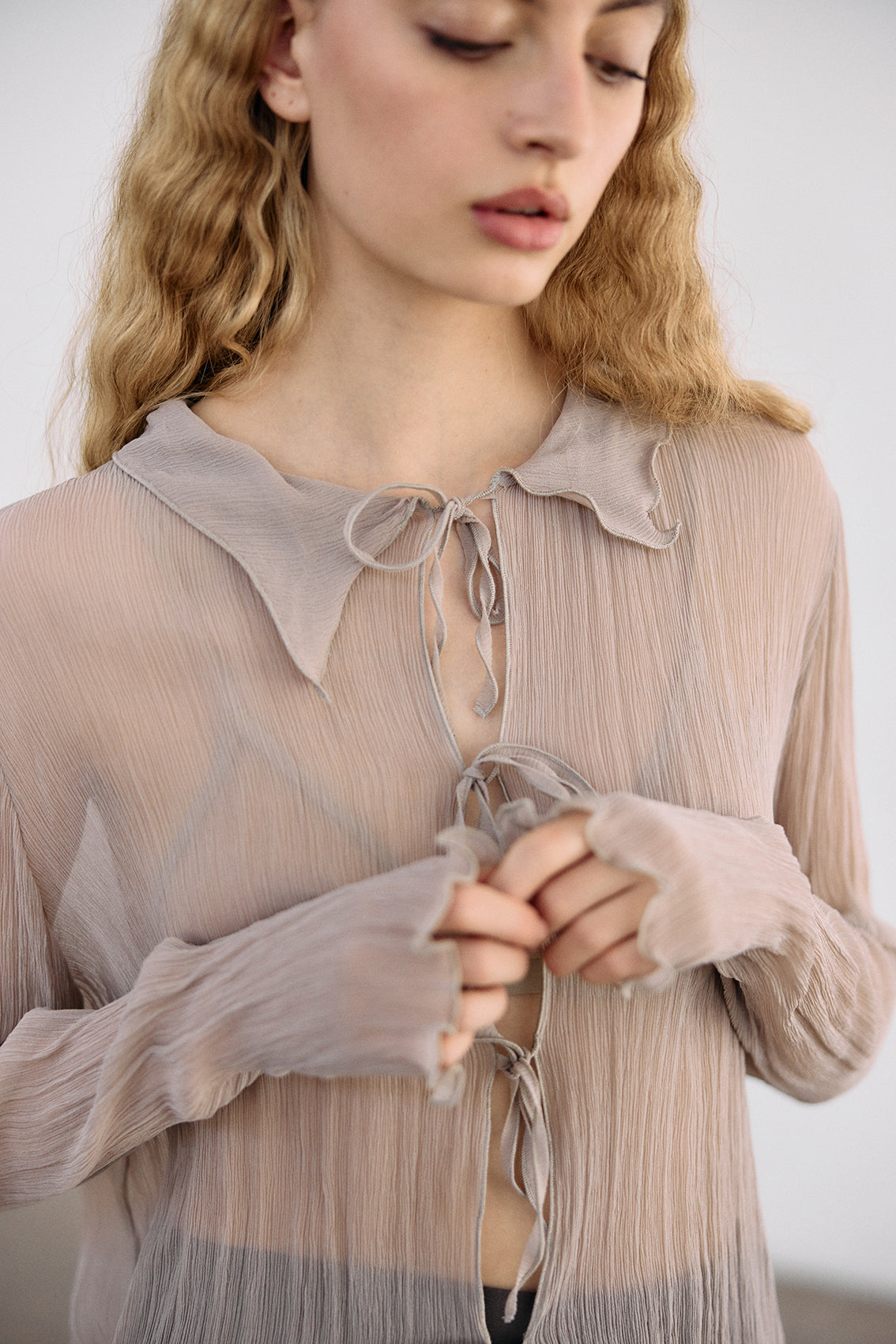 Blusa Traslúcida Seda Texturada - Arena